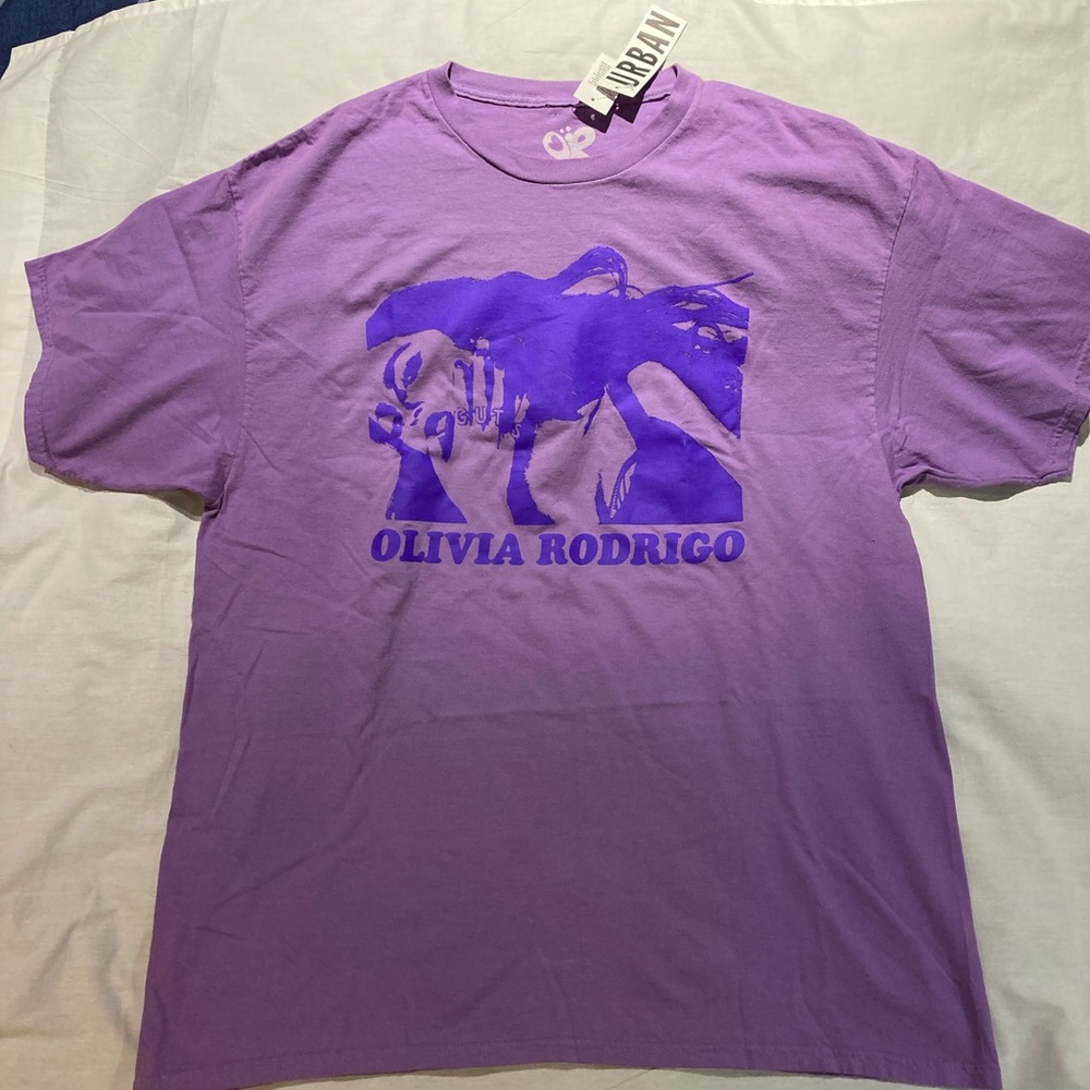 Olivia Rodrigo “Guts” t-shirt, size L/XL, NWT!
